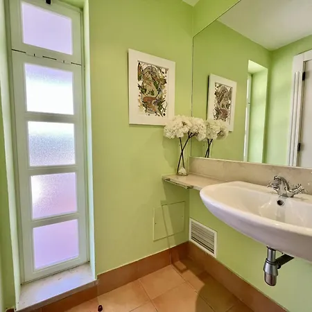 Sunny Garden With Pool By Homing *