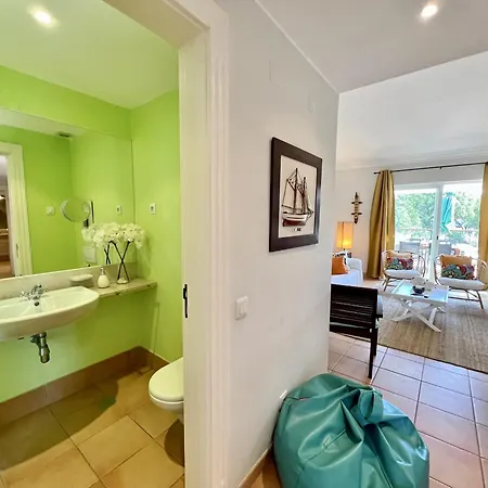 Apartment Sunny Garden With Pool By Homing