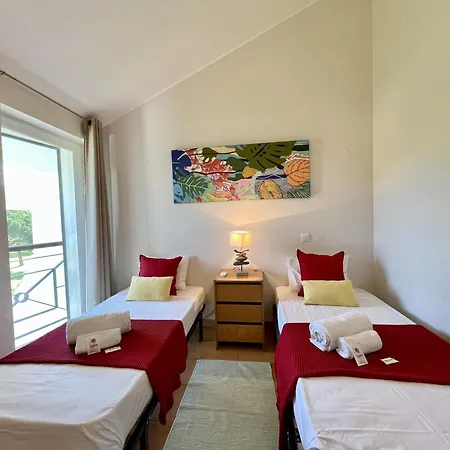 Sunny Garden With Pool By Homing * فيلامورا