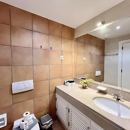 Sunny Garden With Pool By Homing شقة