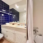 Apartamento Sunny Garden With Pool By Homing