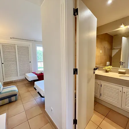 Sunny Garden With Pool By Homing Lejlighed