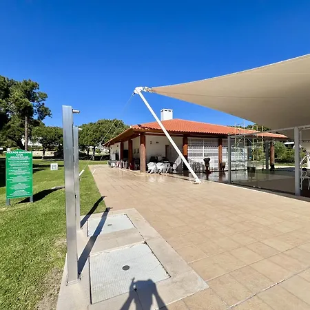 Sunny Garden With Pool By Homing Lejlighed